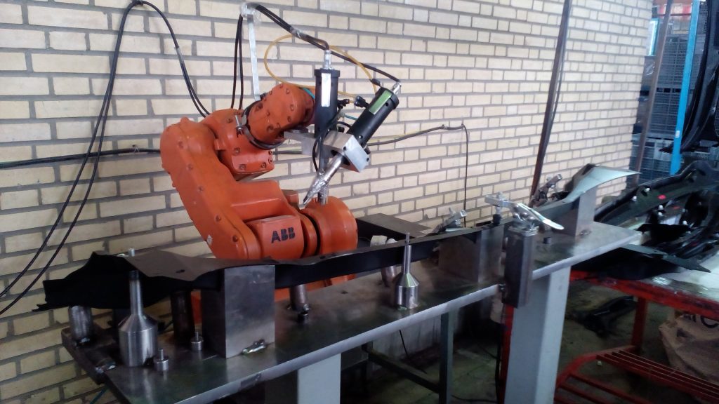 آموزش ربات صنعتی